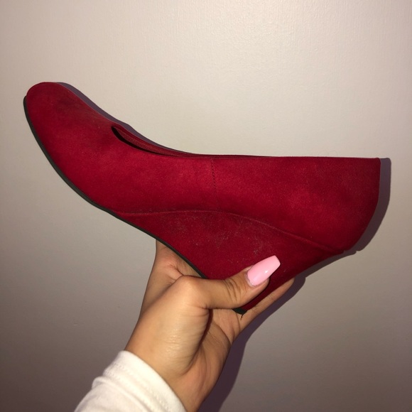 Red Heel - Picture 2 of 3